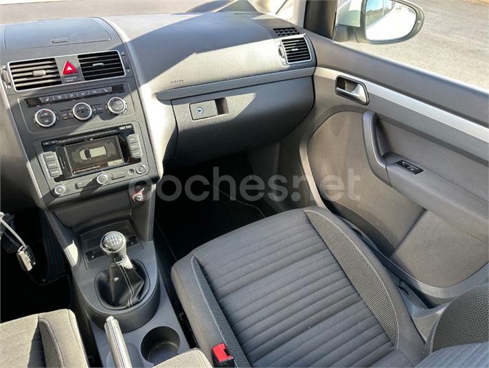 VOLKSWAGEN Touran Advance 1.4 TSI