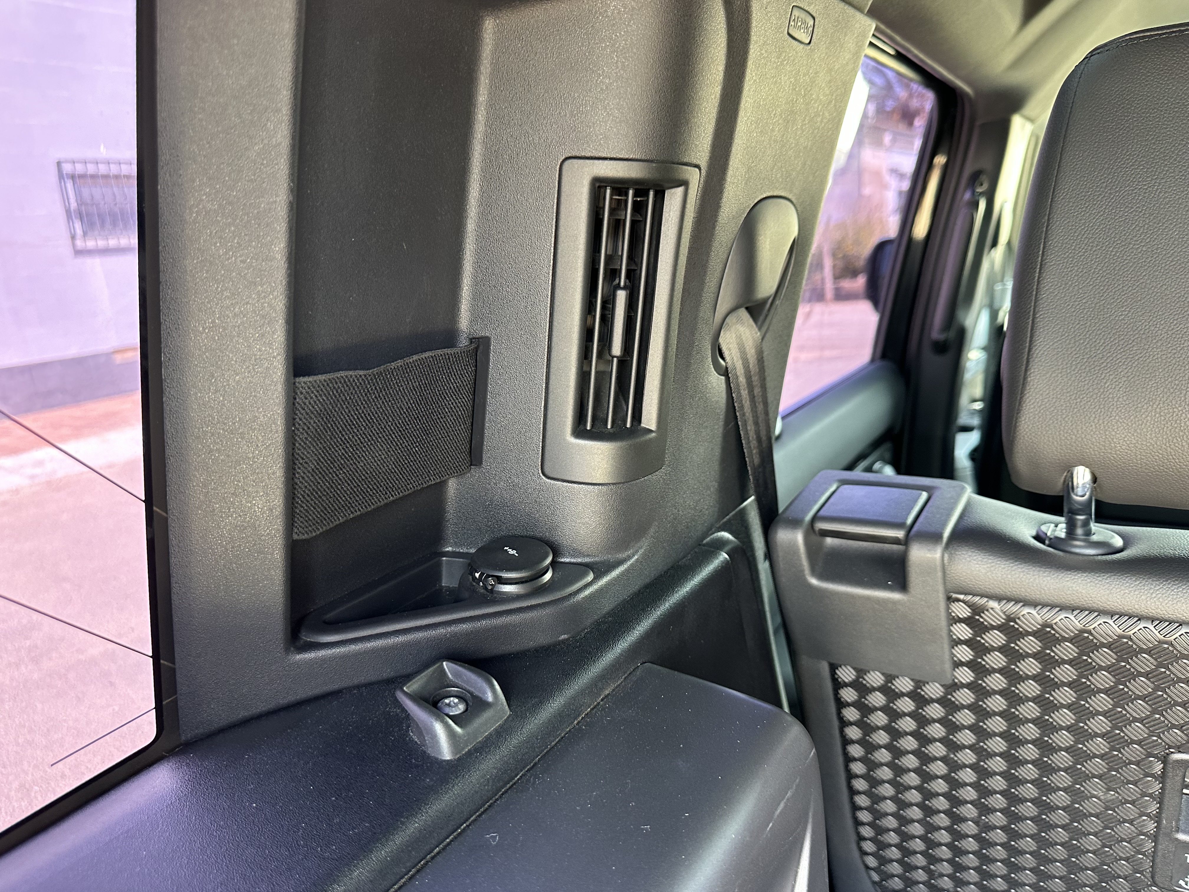 LAND-ROVER DEFENDER 3.0 d 100-250 HSE HÍBRIDO 