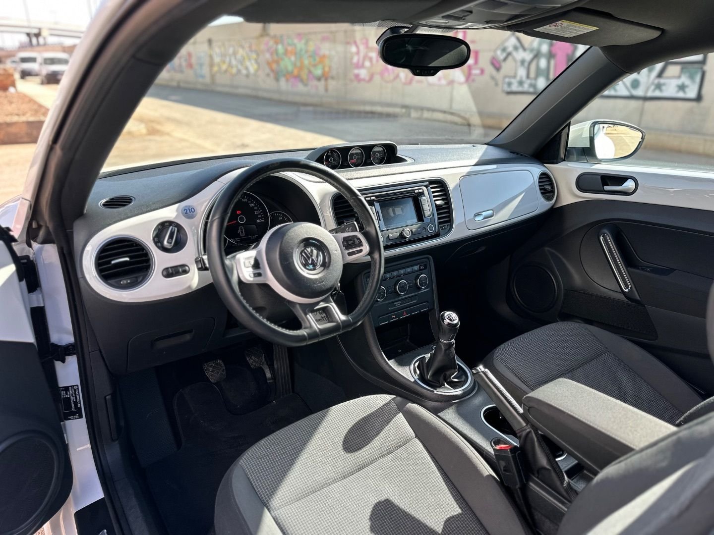 VOLKSWAGEN Beetle 1.2 TSI Design