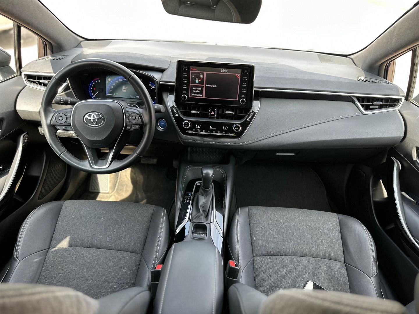 TOYOTA COROLLA 200H Hybrid Touring