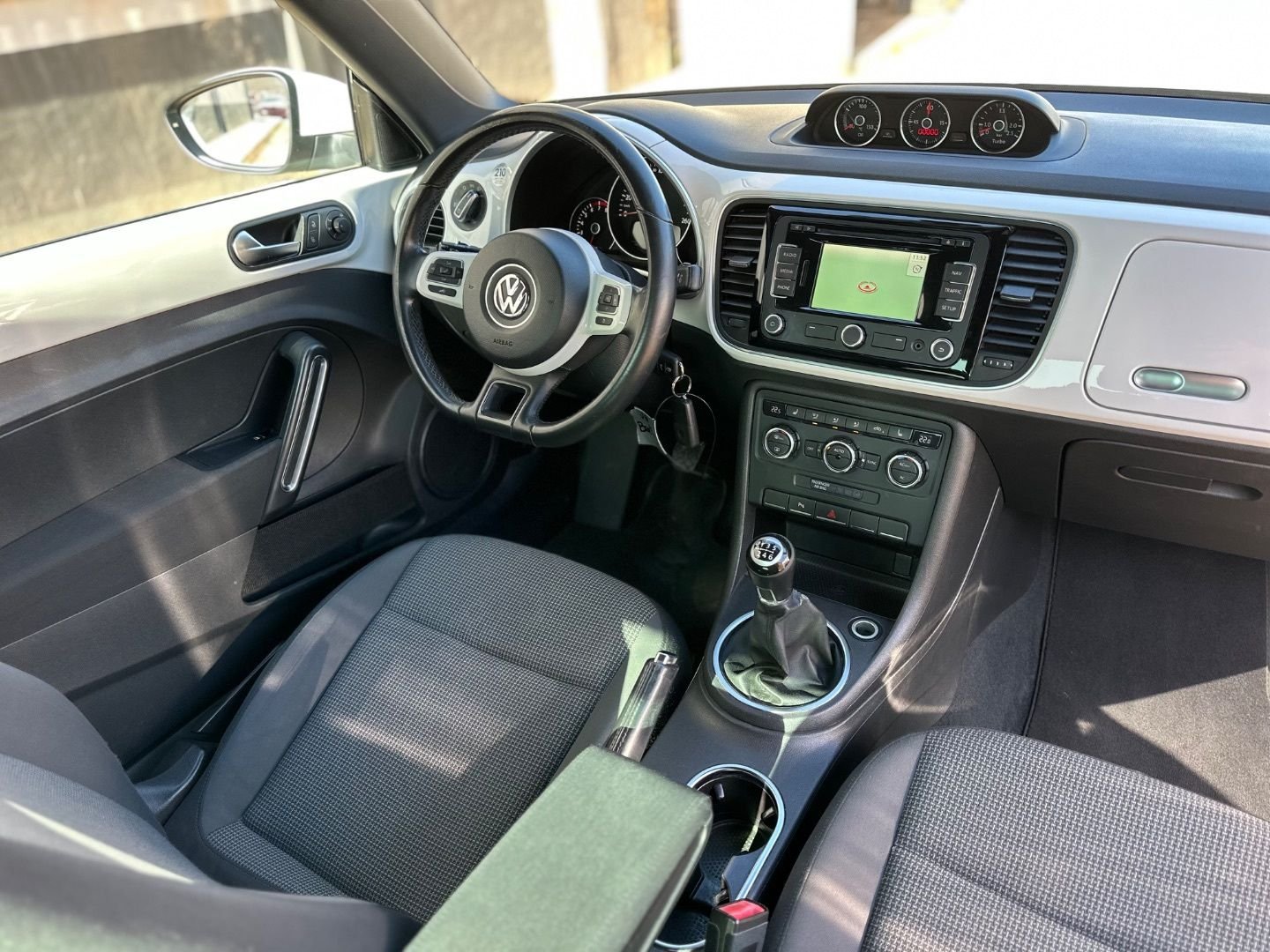 VOLKSWAGEN Beetle 1.2 TSI Design