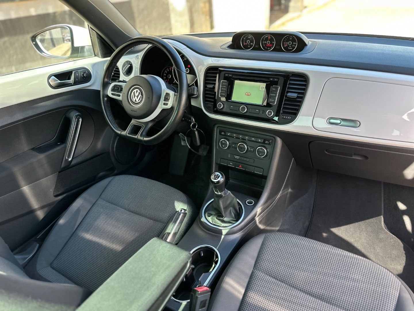 VOLKSWAGEN Beetle 1.2 TSI Design