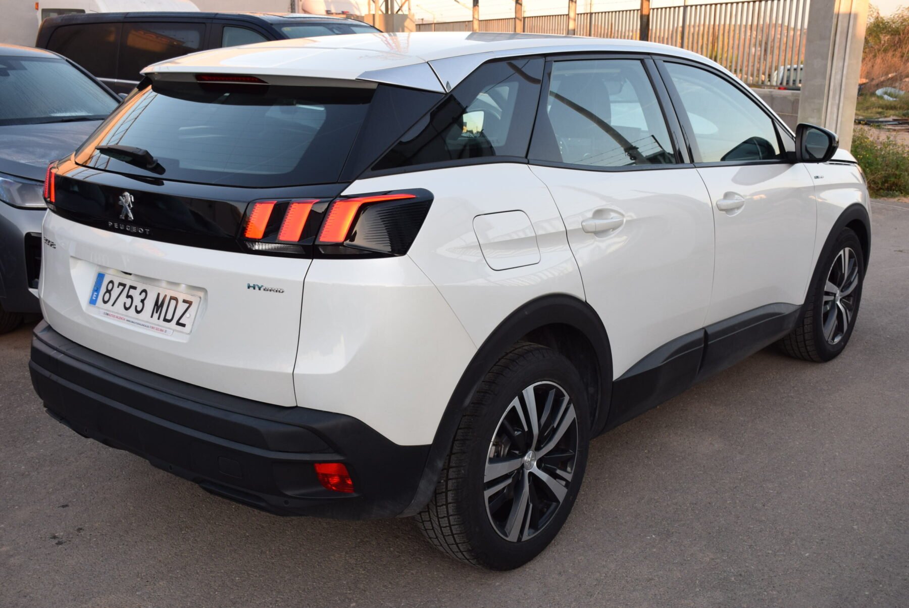 PEUGEOT 3008 HYBRID 225 eEAT8 