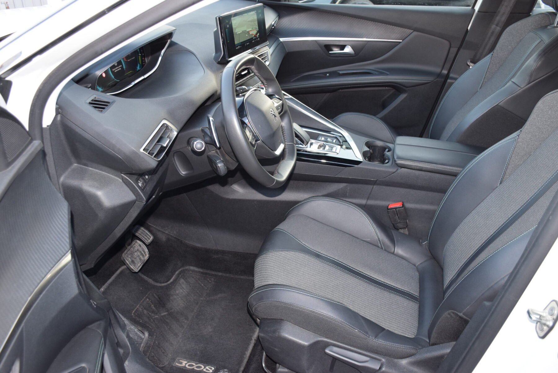 PEUGEOT 3008 HYBRID 225 eEAT8 