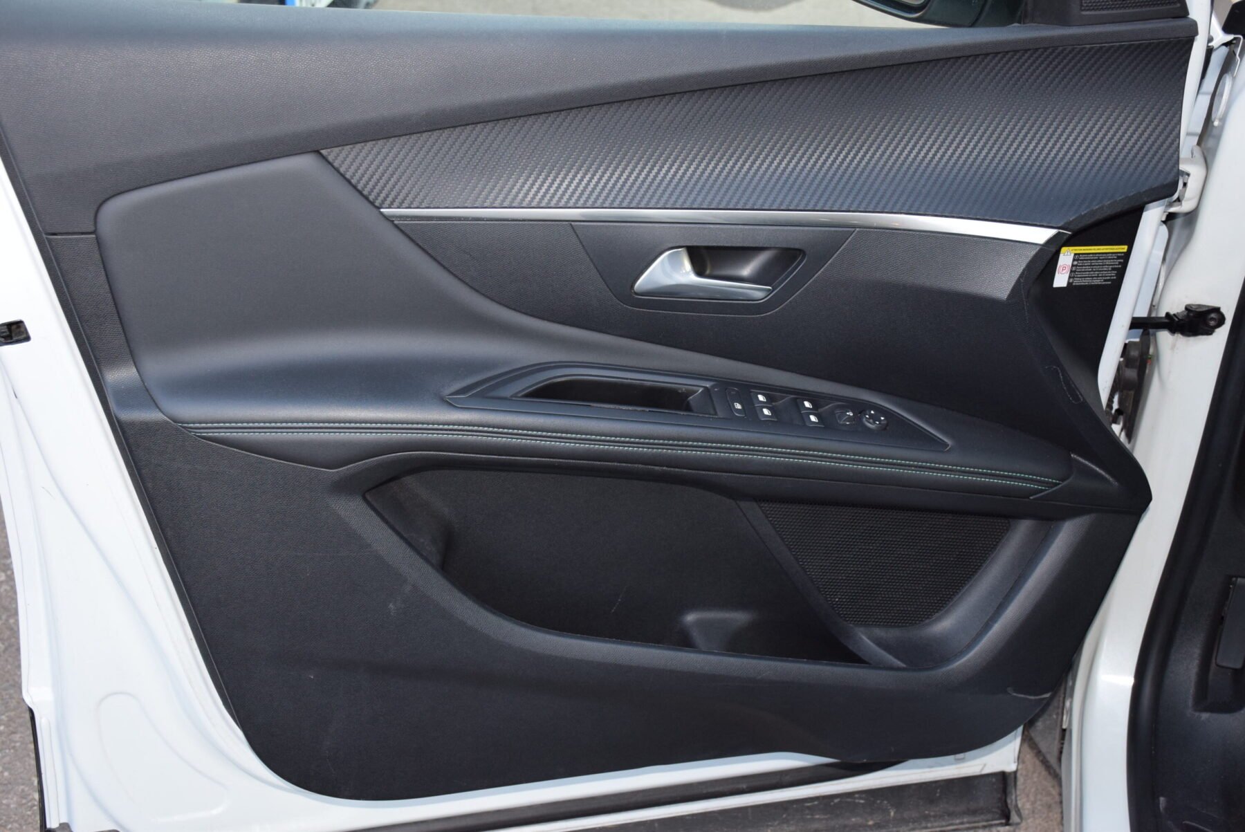 PEUGEOT 3008 HYBRID 225 eEAT8 