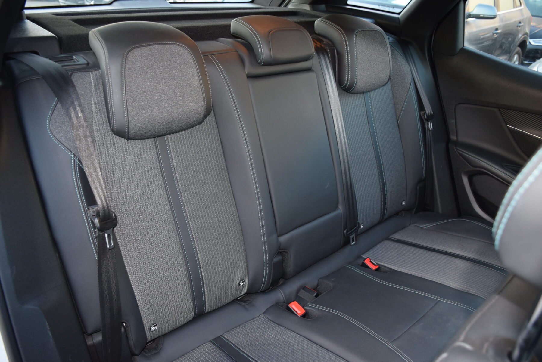 PEUGEOT 3008 HYBRID 225 eEAT8 