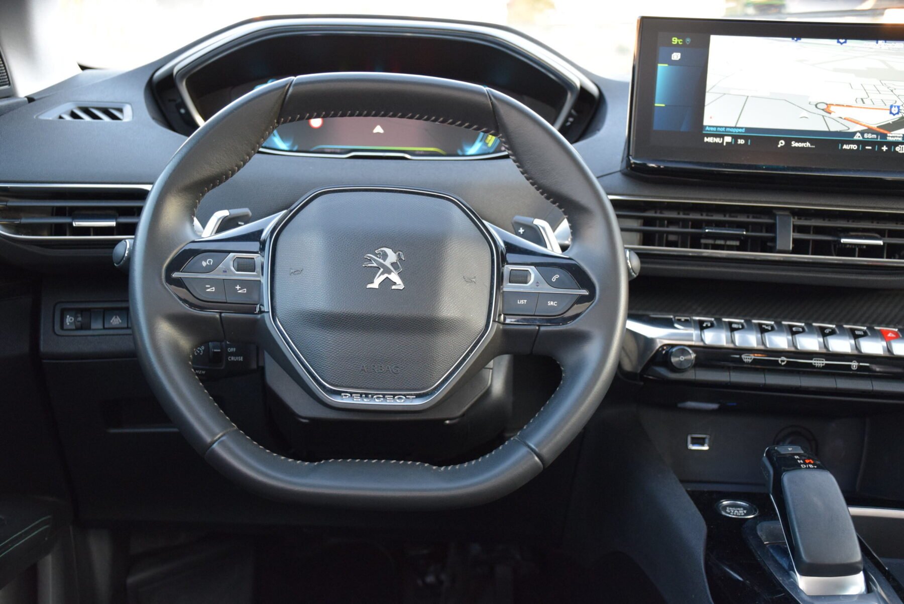 PEUGEOT 3008 HYBRID 225 eEAT8 