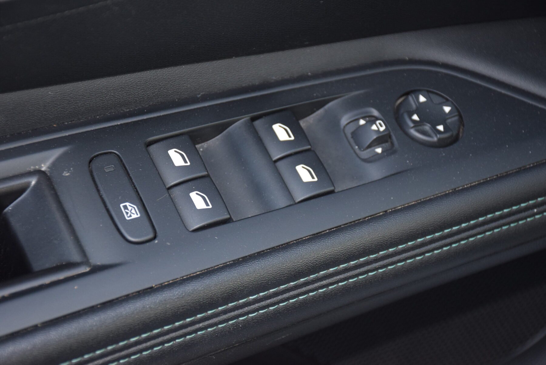 PEUGEOT 3008 HYBRID 225 eEAT8 