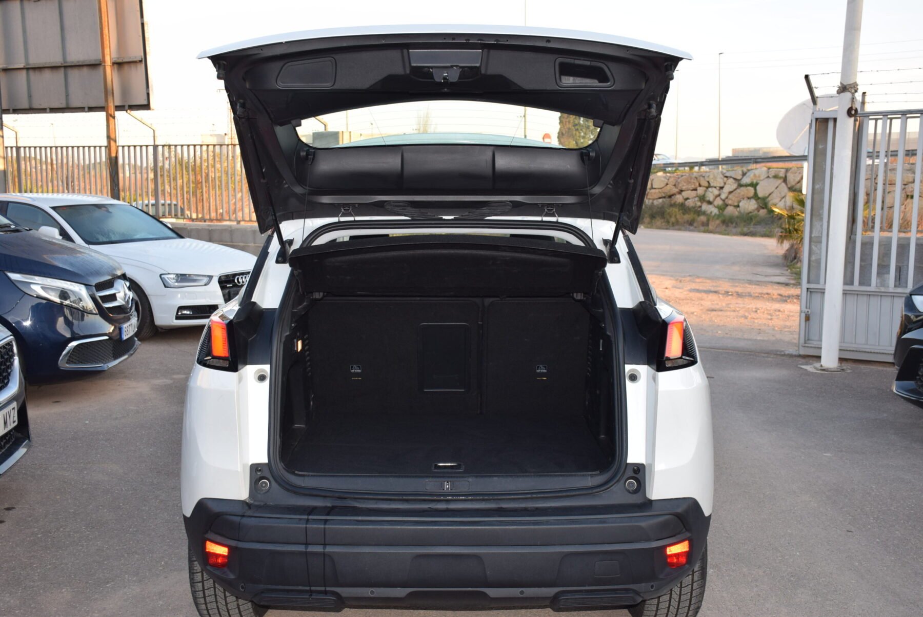 PEUGEOT 3008 HYBRID 225 eEAT8 