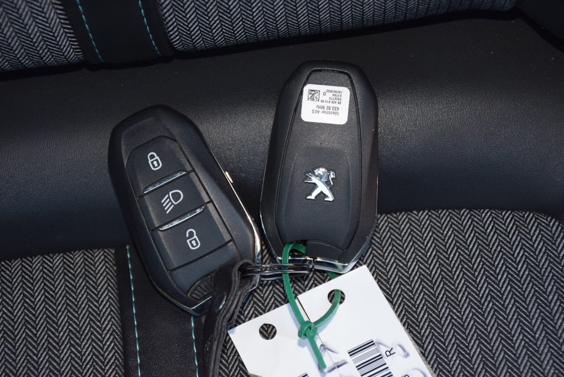 PEUGEOT 3008 HYBRID 225 eEAT8 