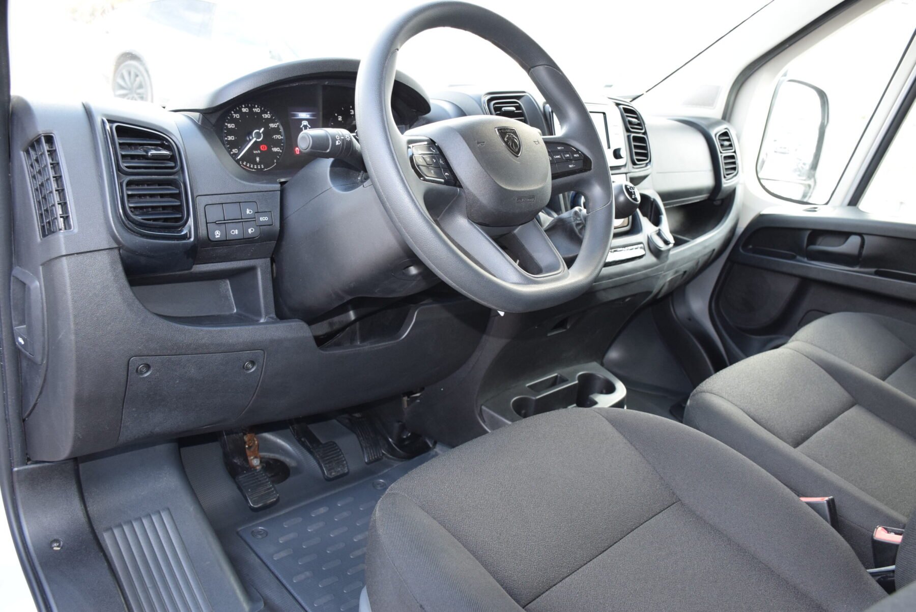 PEUGEOT Boxer Furgon L3H2 140