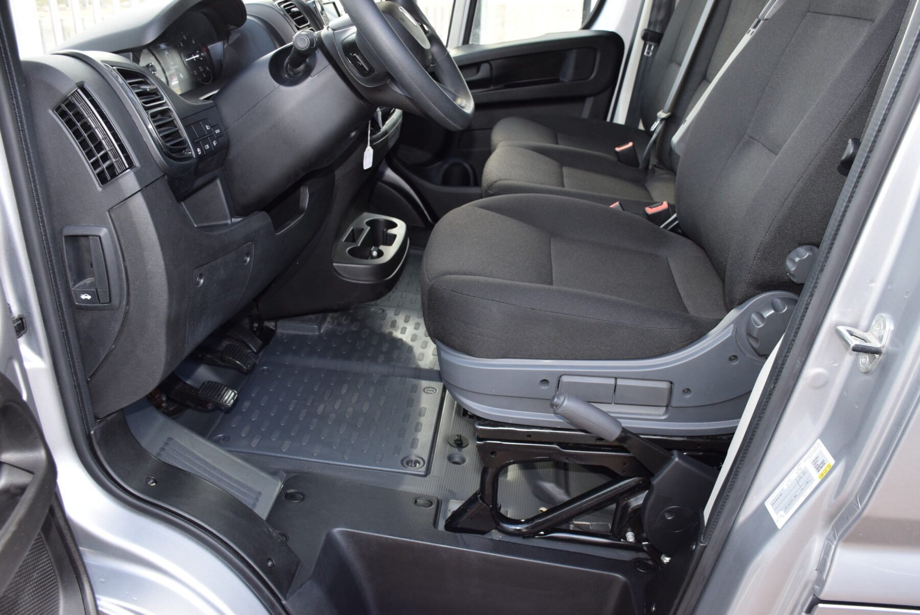 PEUGEOT Boxer Furgon L3H2 140