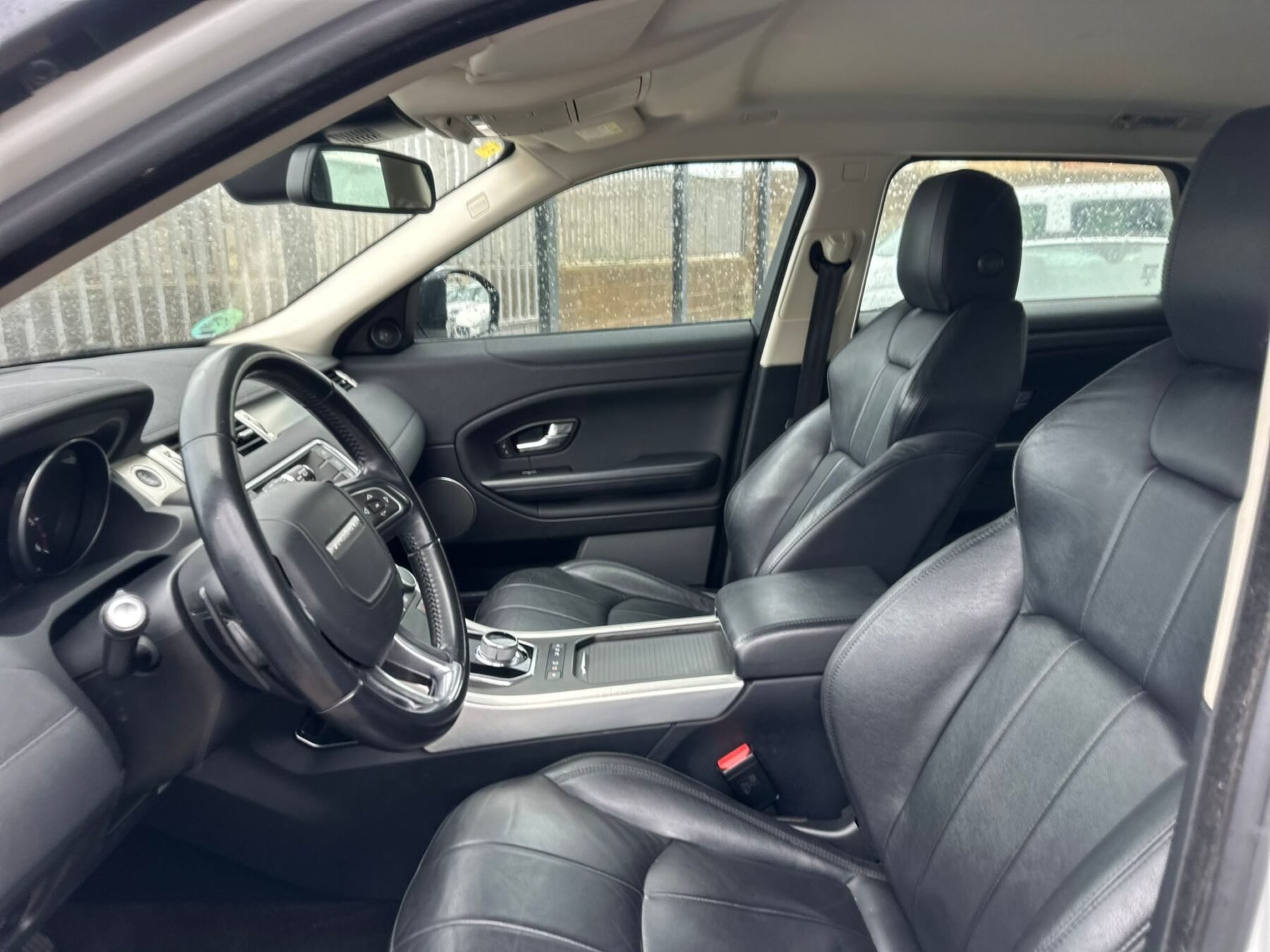 LAND-ROVER RANGE ROVER EVOQUE 2.0L TD4 4x4 SE 150