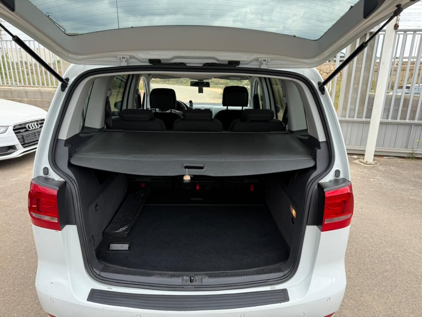 VOLKSWAGEN Touran 2.0TDI DSG