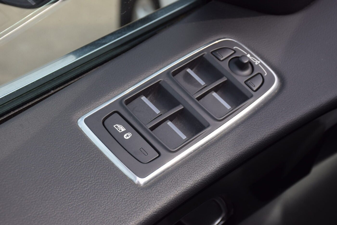 JAGUAR 2.0L AWD 180