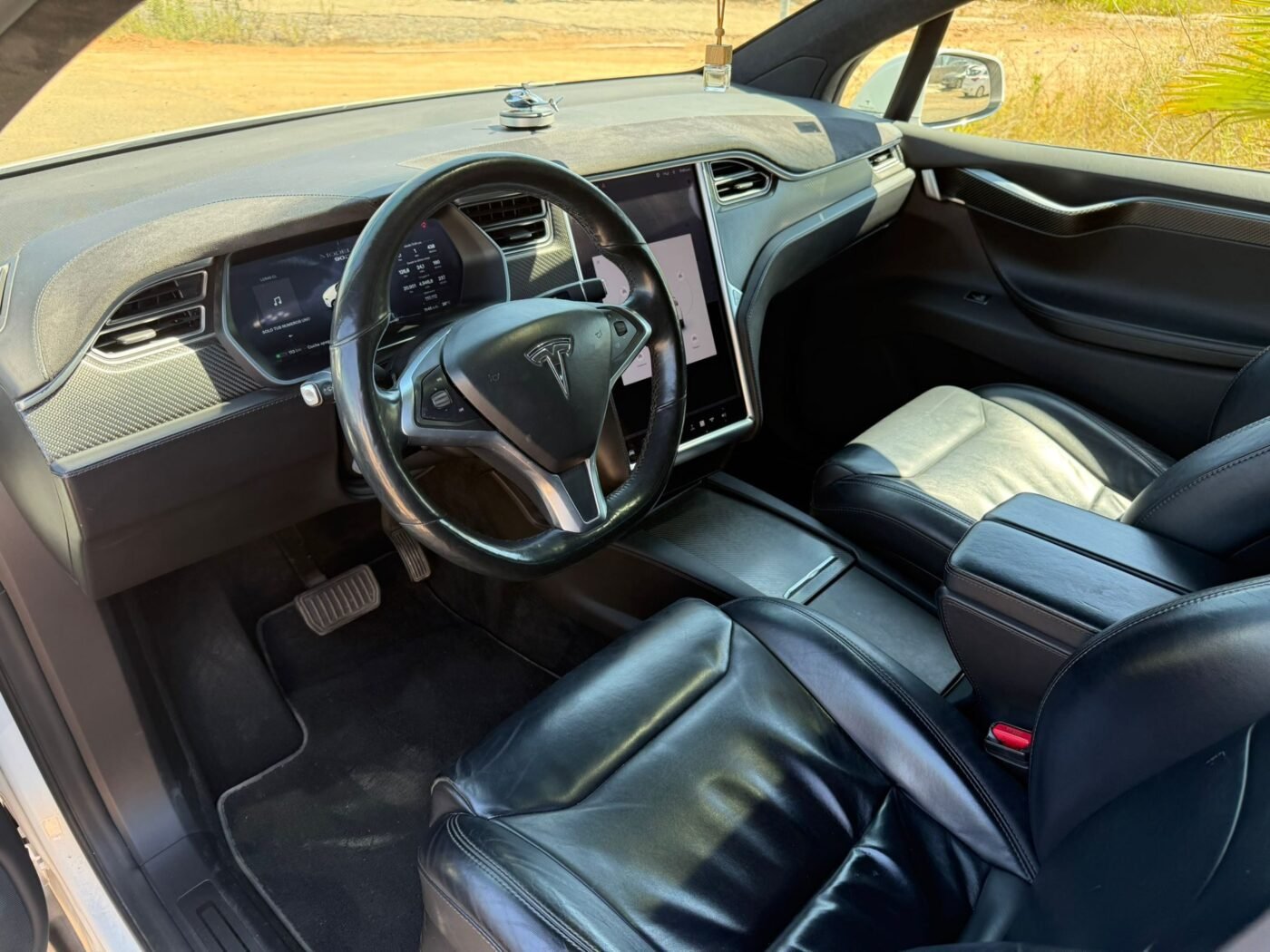TESLA Model X S90D