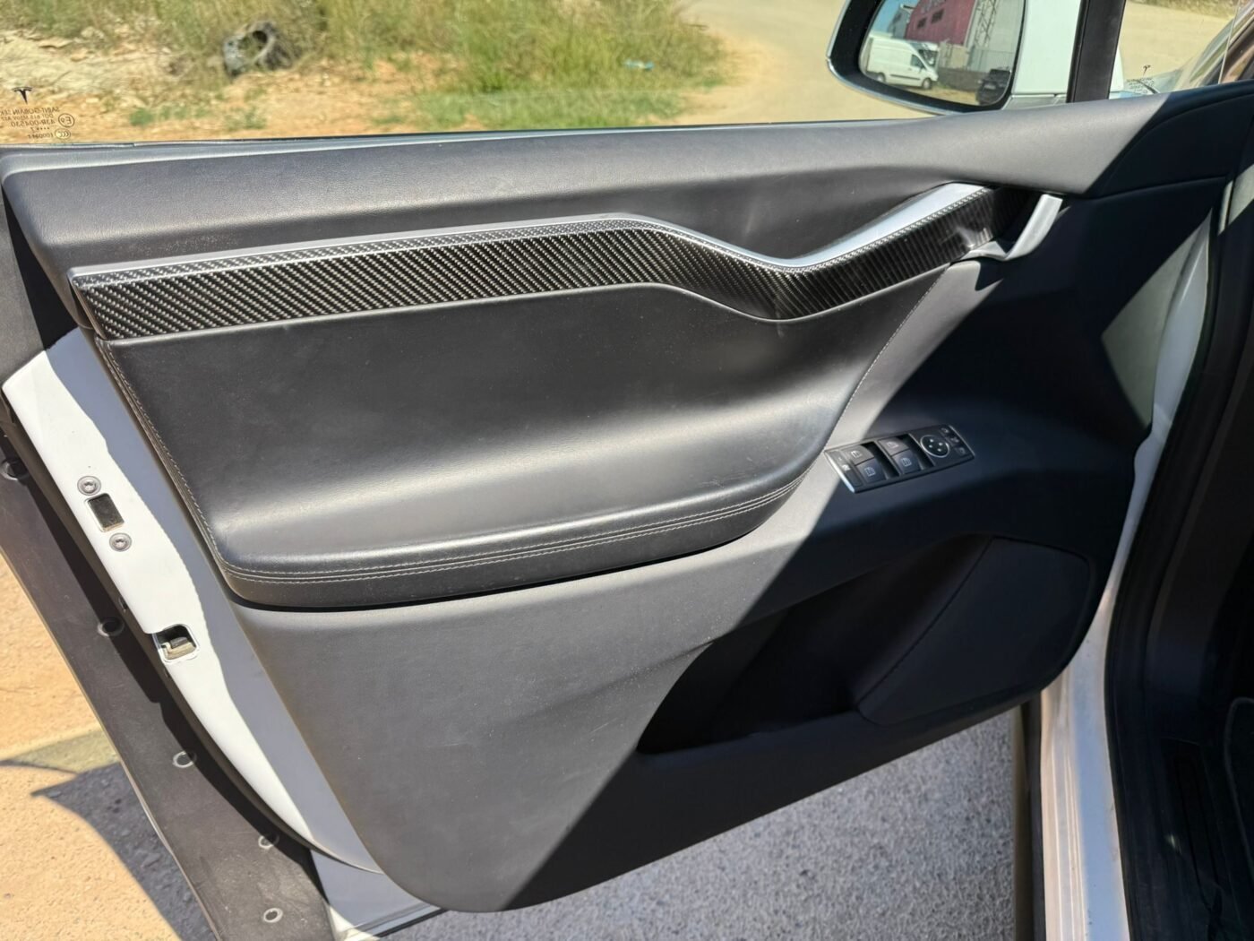 TESLA Model X S90D