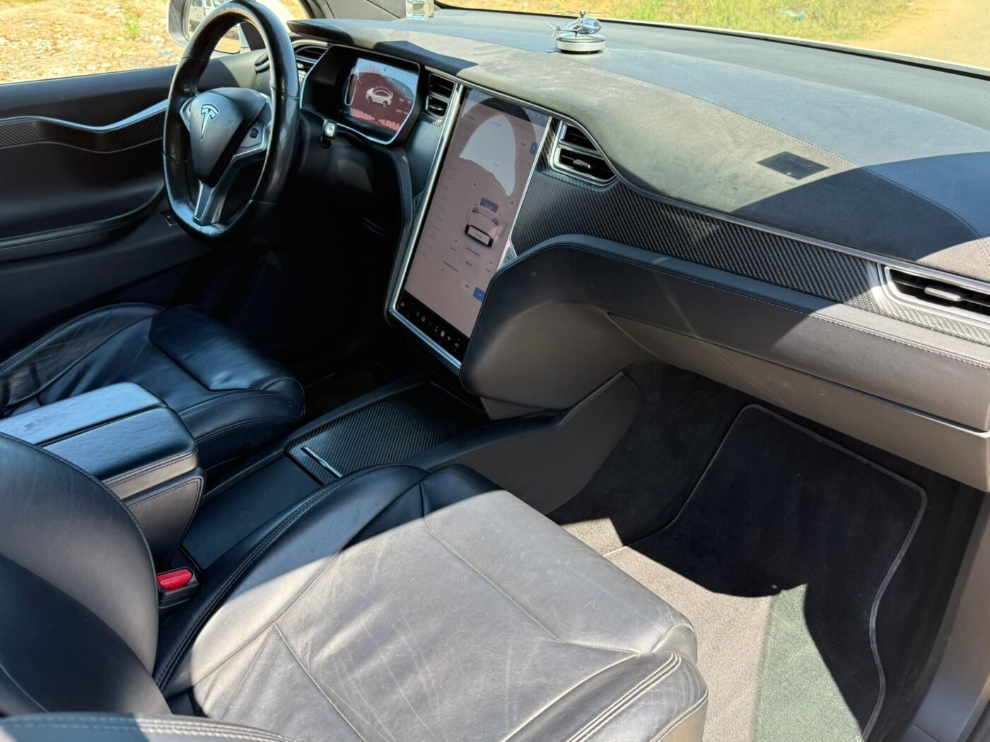 TESLA Model X S90D