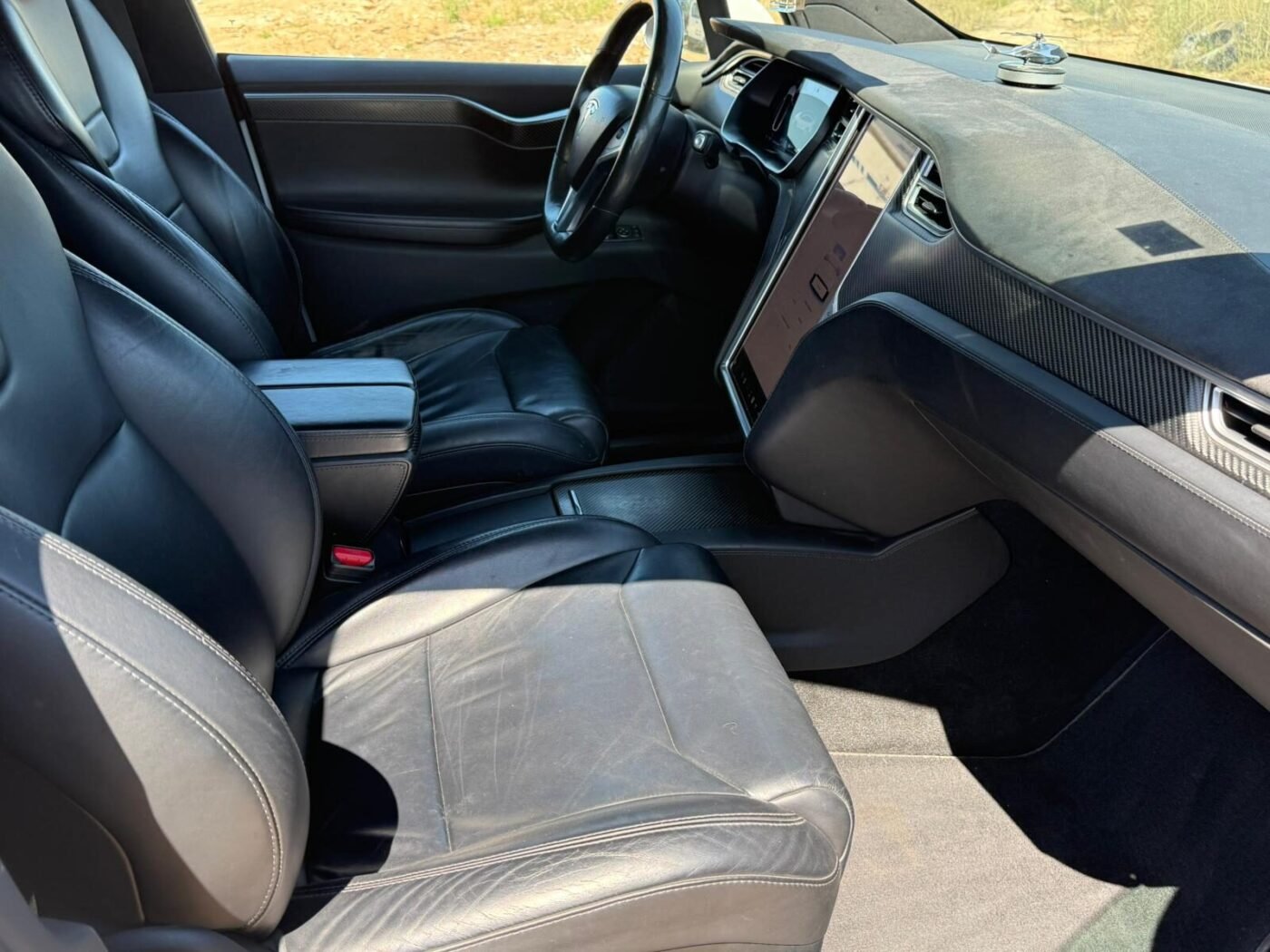TESLA Model X S90D