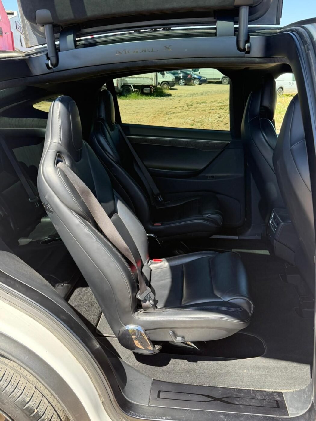 TESLA Model X S90D