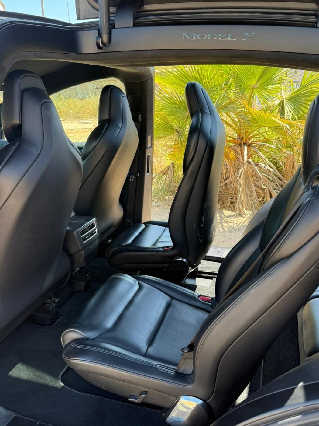 TESLA Model X S90D