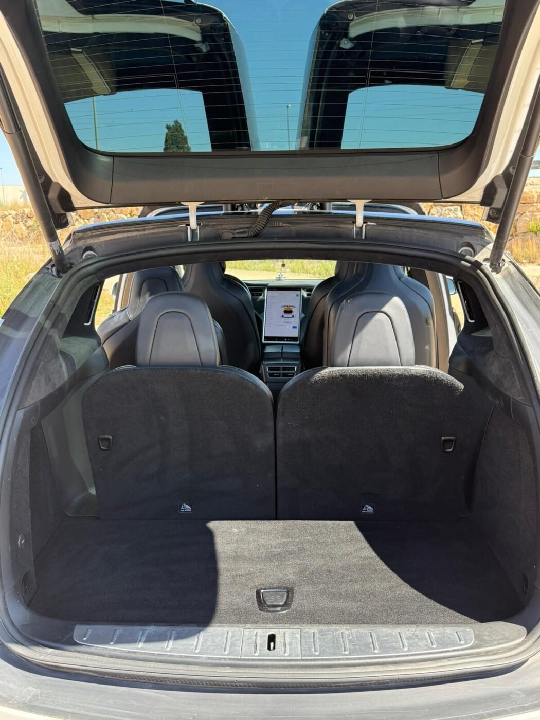 TESLA Model X S90D