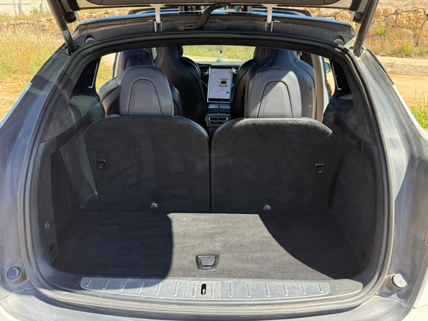 TESLA Model X S90D