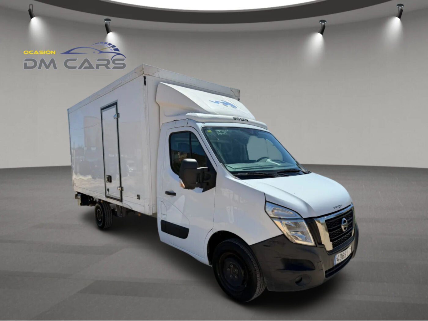 NISSAN Furgon Caja Cerrada con Rampa