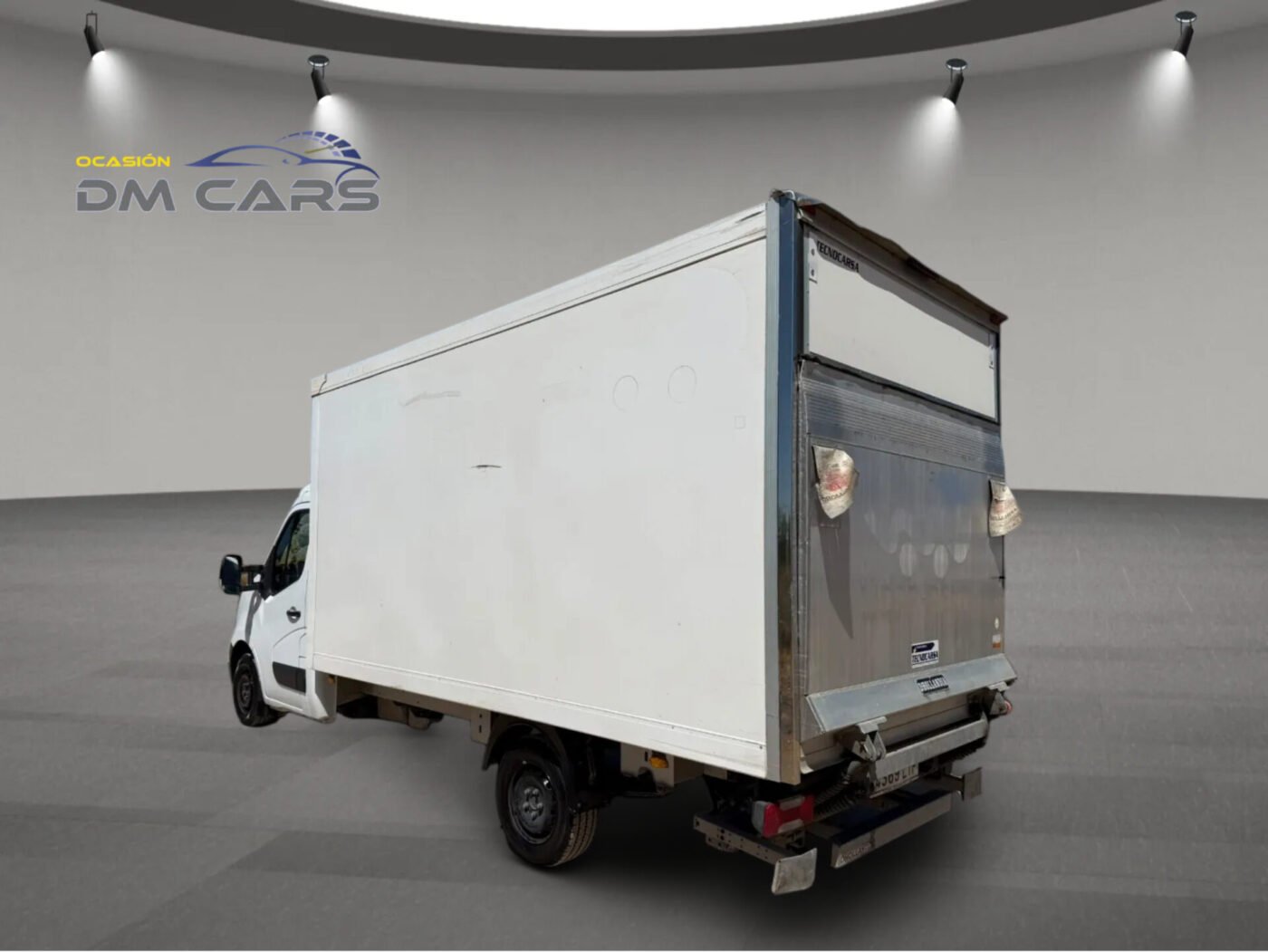 NISSAN Furgon Caja Cerrada con Rampa