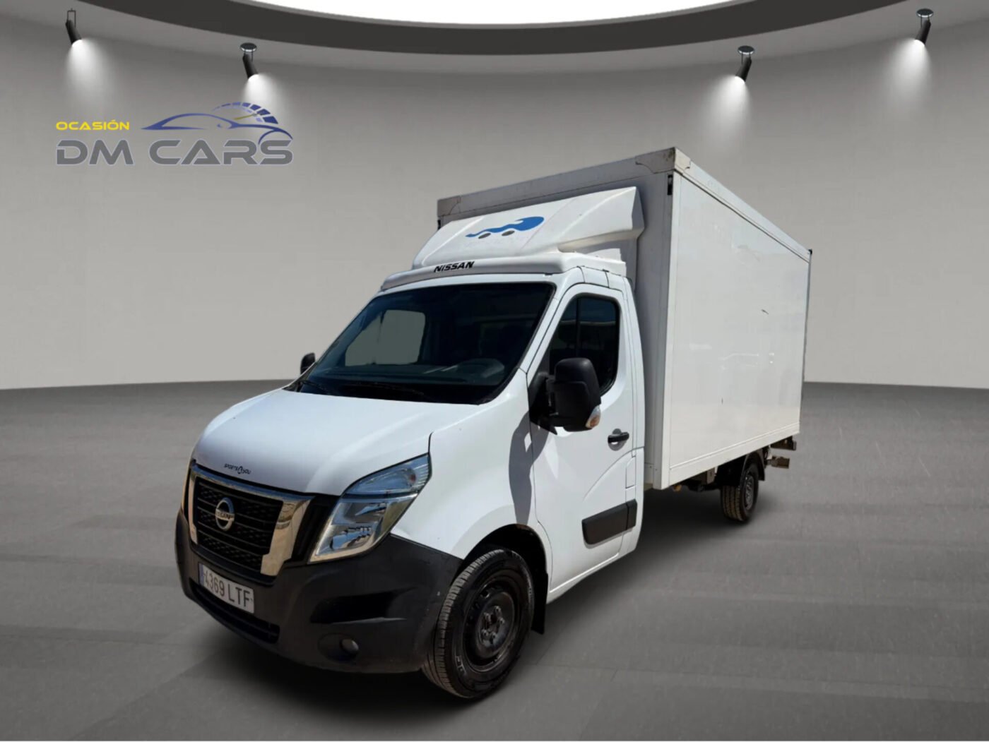 NISSAN Furgon Caja Cerrada con Rampa